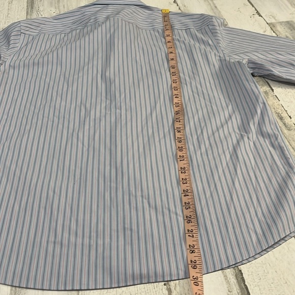 UNTUCKit Button Down Size XL - Picture 7 of 7